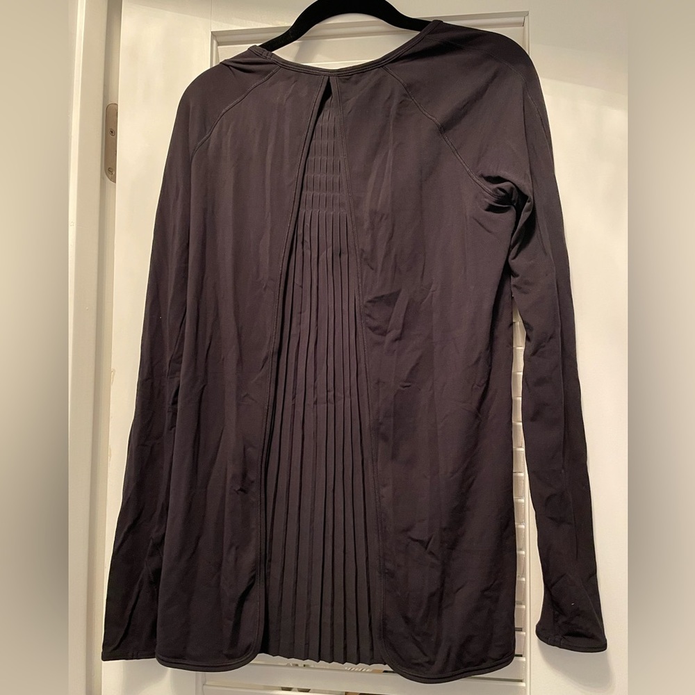 Lululemon Top - Black - Back Pleated - Size 6